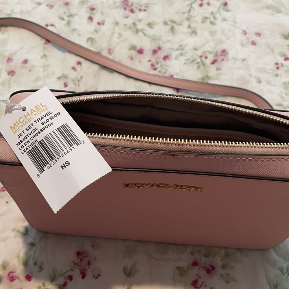 💞👛NWT Michael Kors light pink purse 💞👛 - Picture 3 of 5
